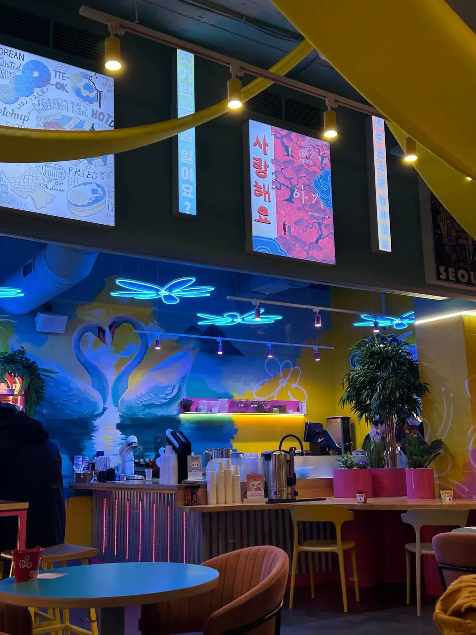 CHICKO Corn-Dog Restaurant: custom furniture by ARTIDOM in Stavropol, Russia, photo 5