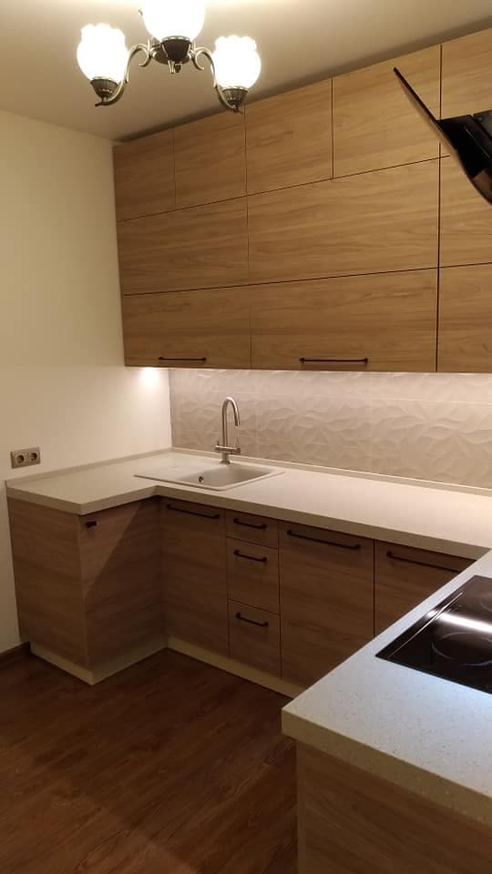 Kuhinjski zid u toplom hrastu 4