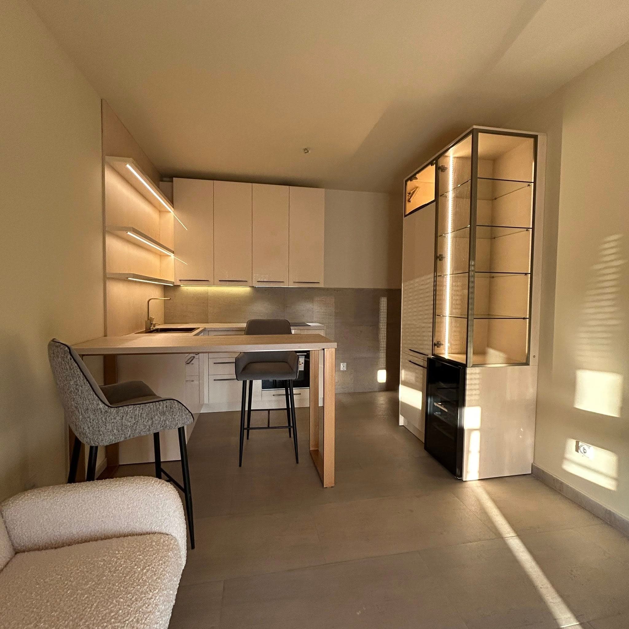 Apartmanska kuhinja i odlaganje ARTIDOM