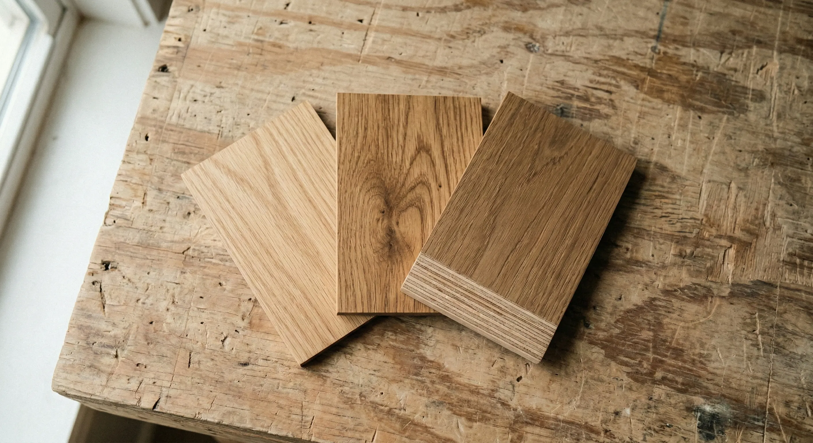 Uzorci hrastovog furnira za namještaj po mjeri u Crnoj Gori